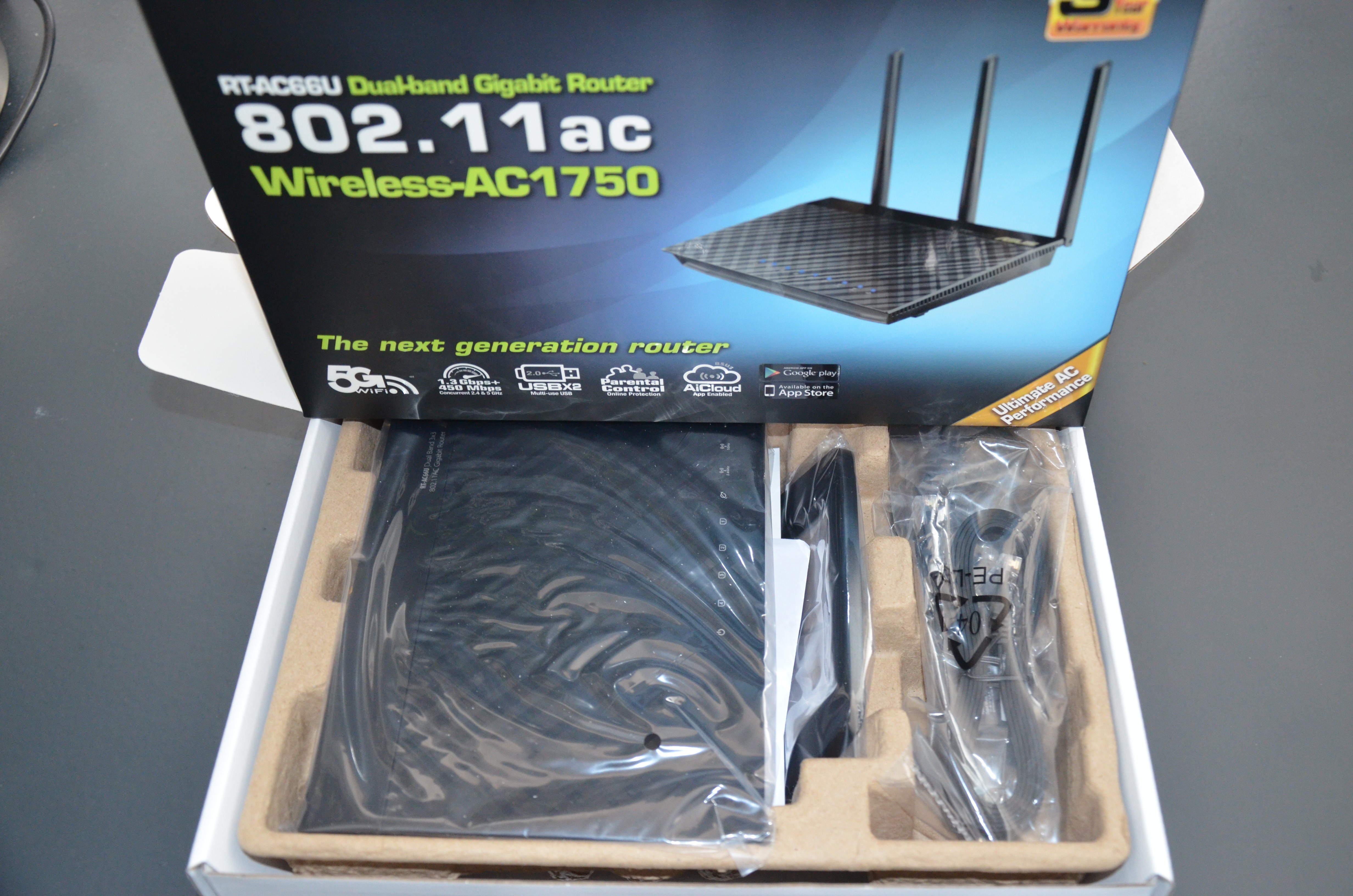 2013-04-13 Unboxing ASUS RT-AC66U - 003