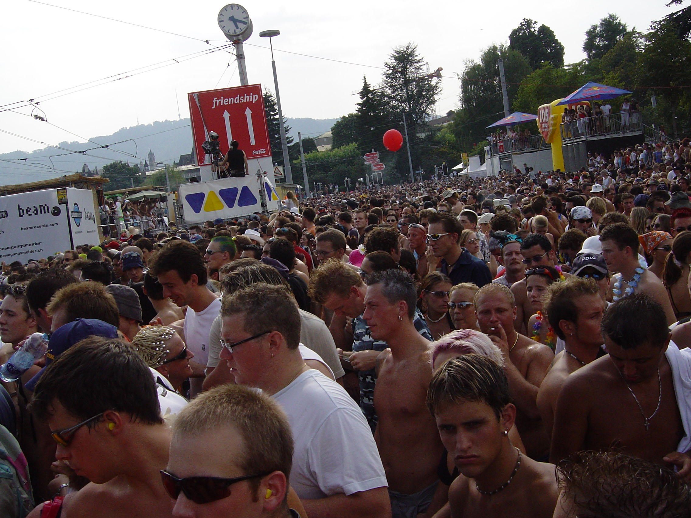 2003-08-09 - Streetparade 2003 - 011