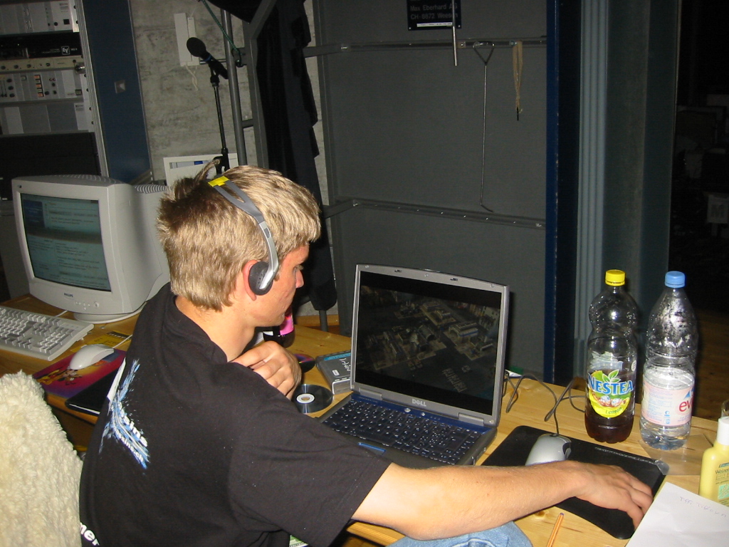 2003-10-03 - CAD 4 - 037