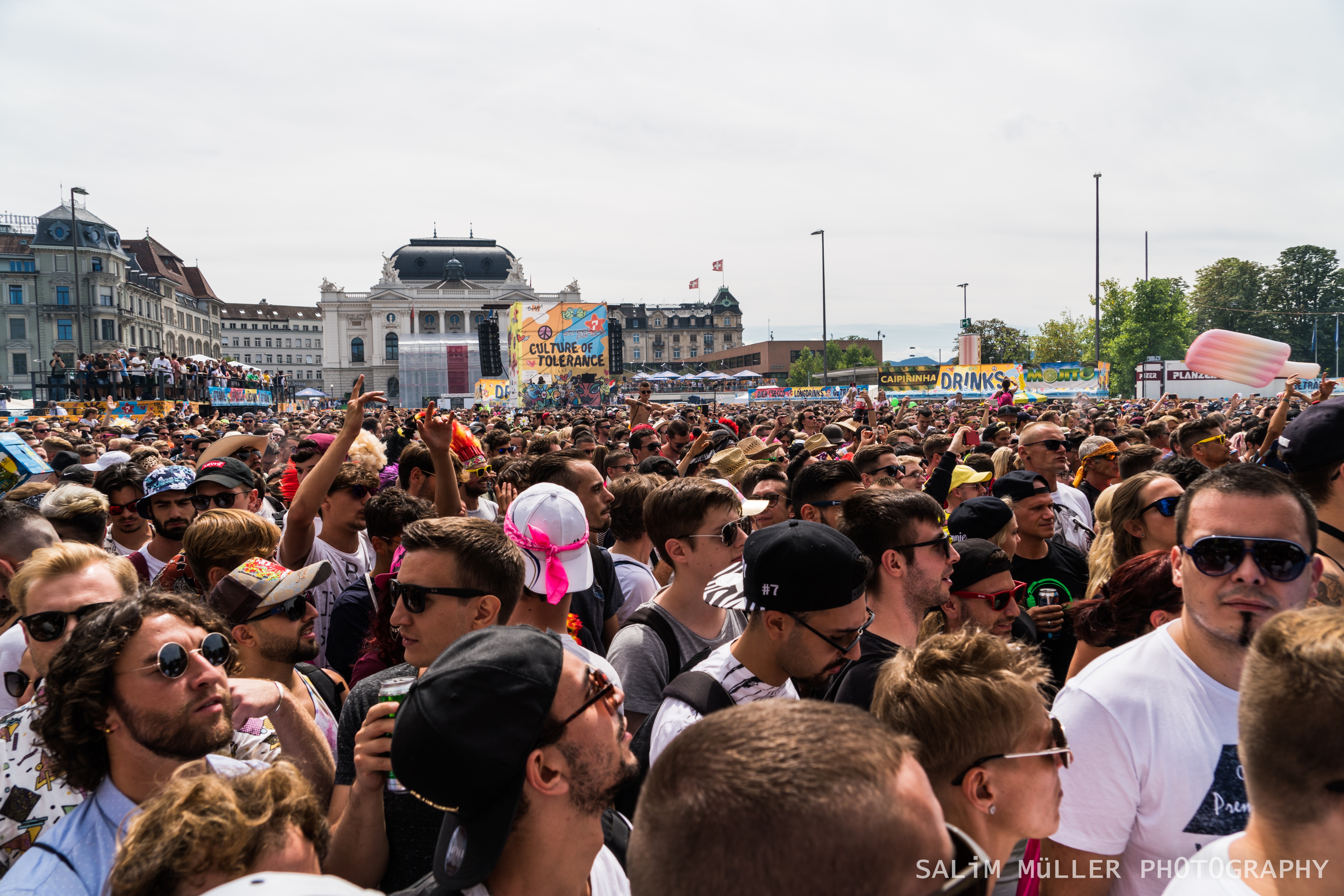 Street Parade 2018 - Crowd, Stages and Still-Life - 001