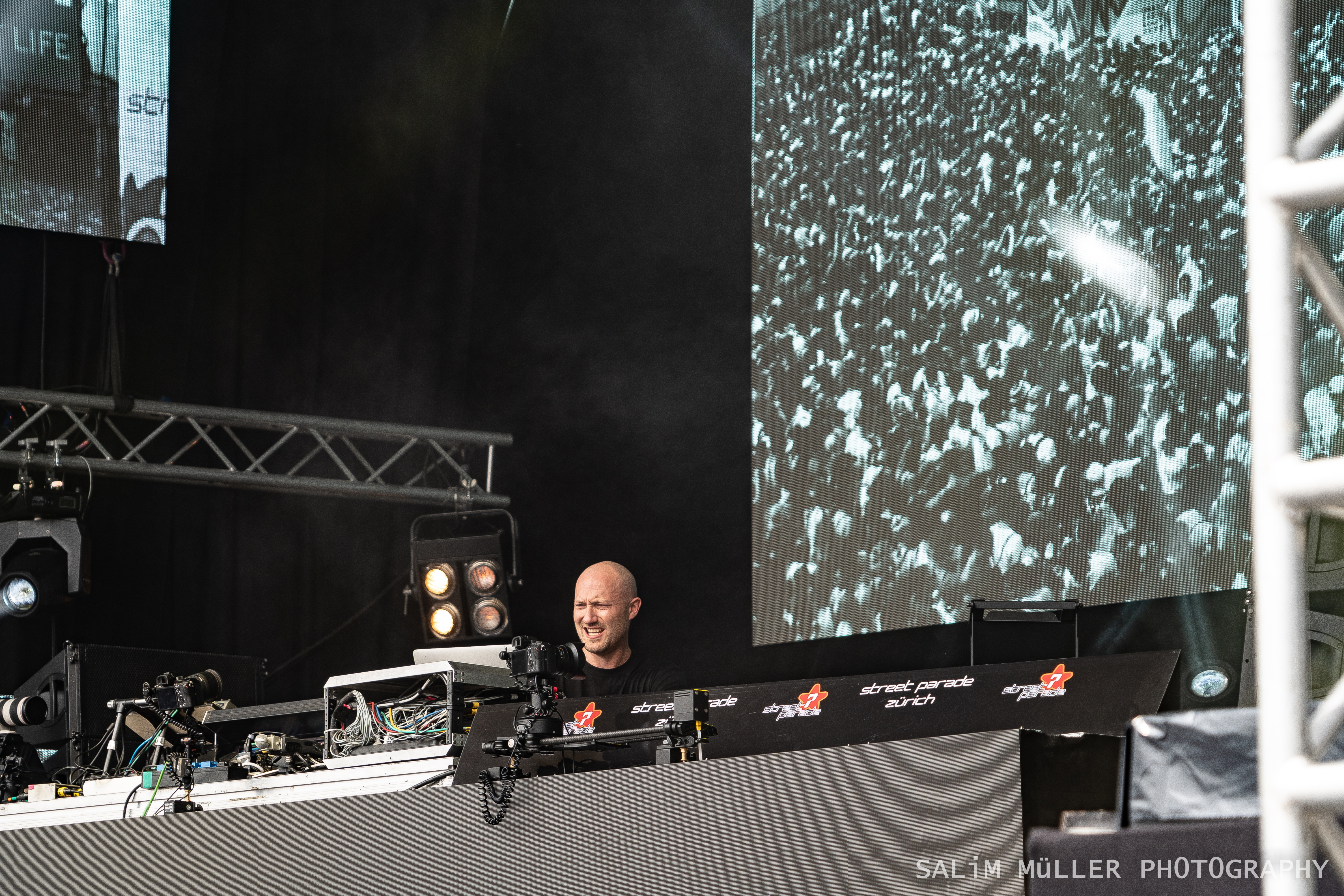 Street Parade 2018 - Crowd, Stages and Still-Life - 009