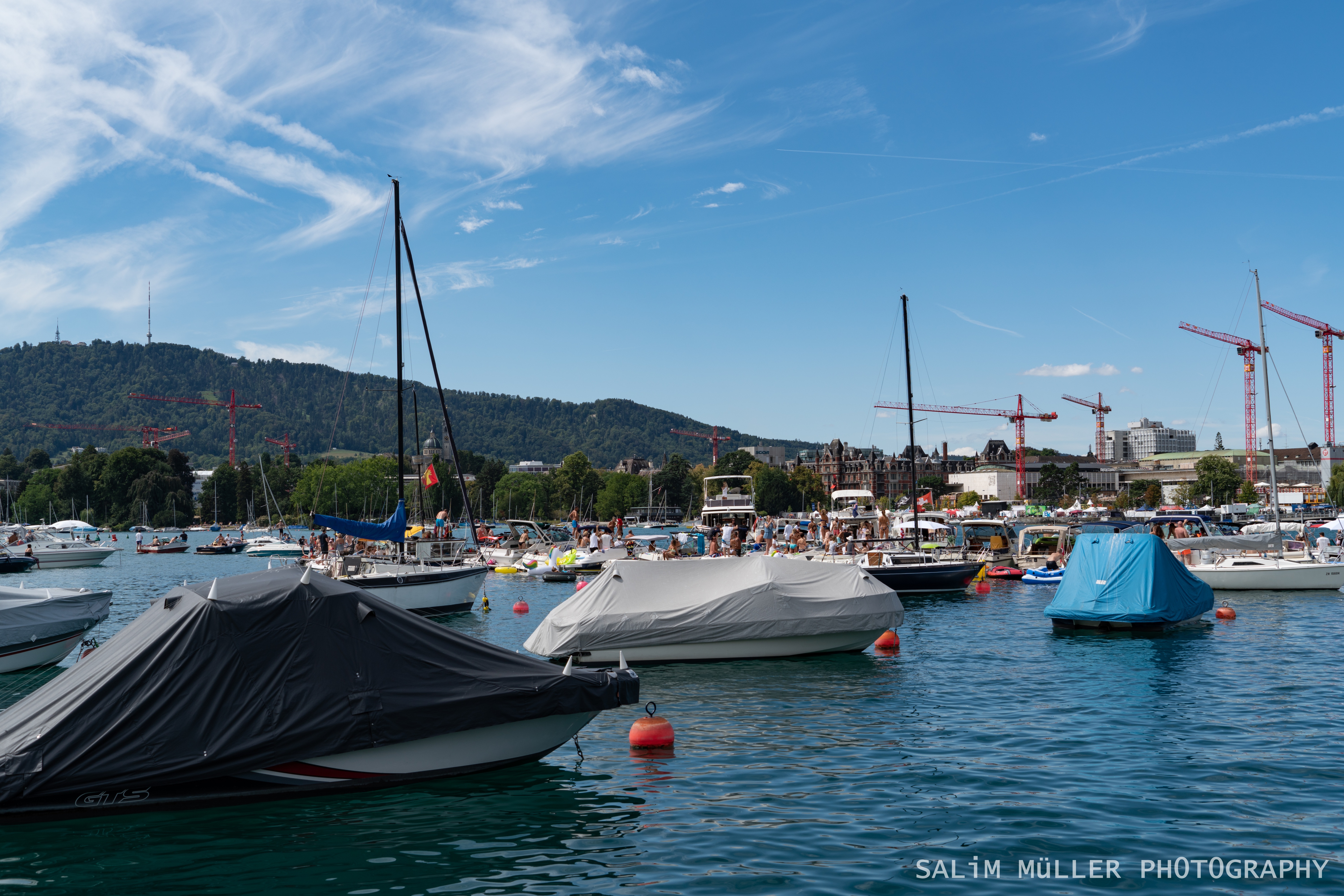 Street Parade 2018 - Crowd, Stages and Still-Life - 029