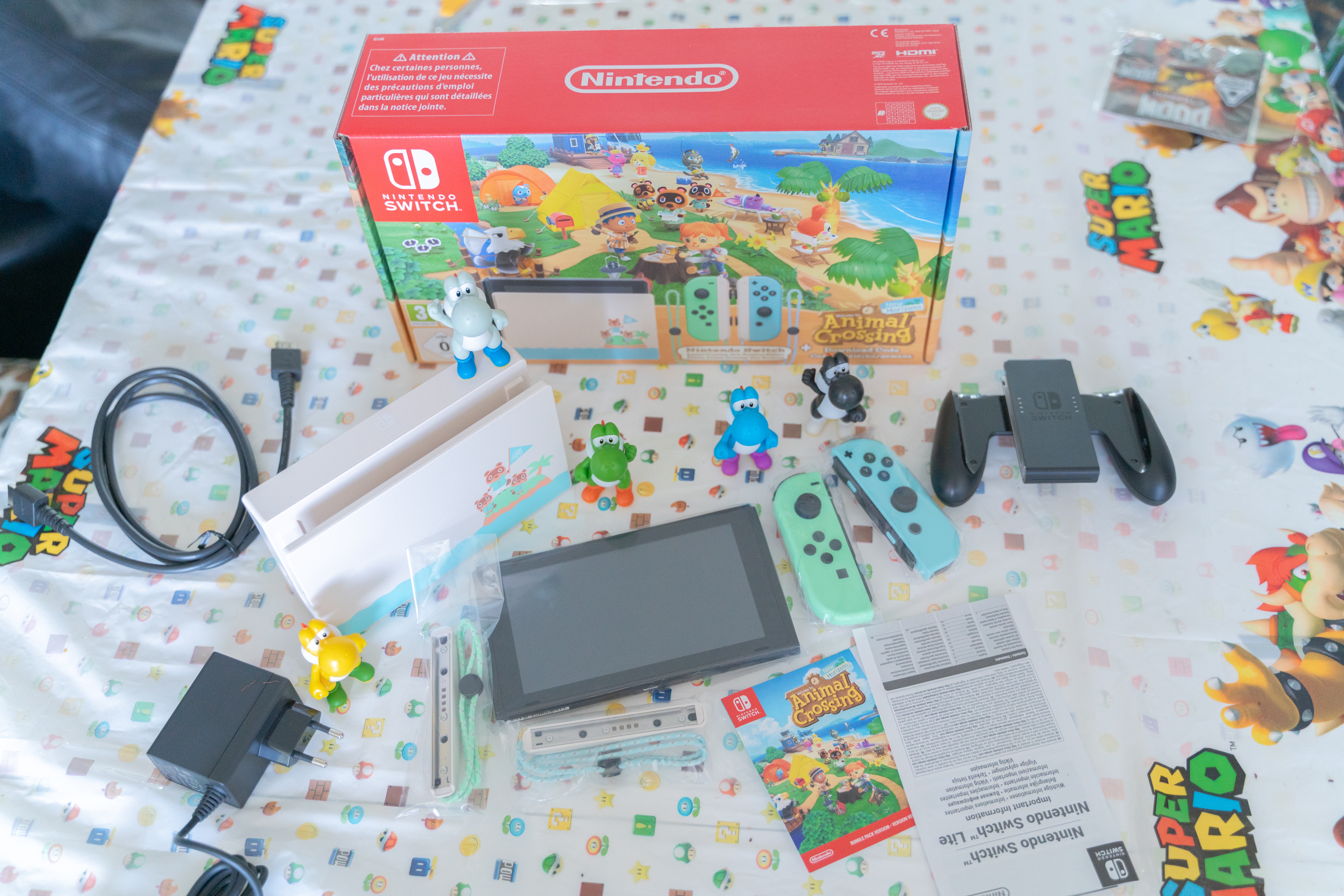 Nintendo Switch Animal Crossing New Horizons Edition Unboxing - 004