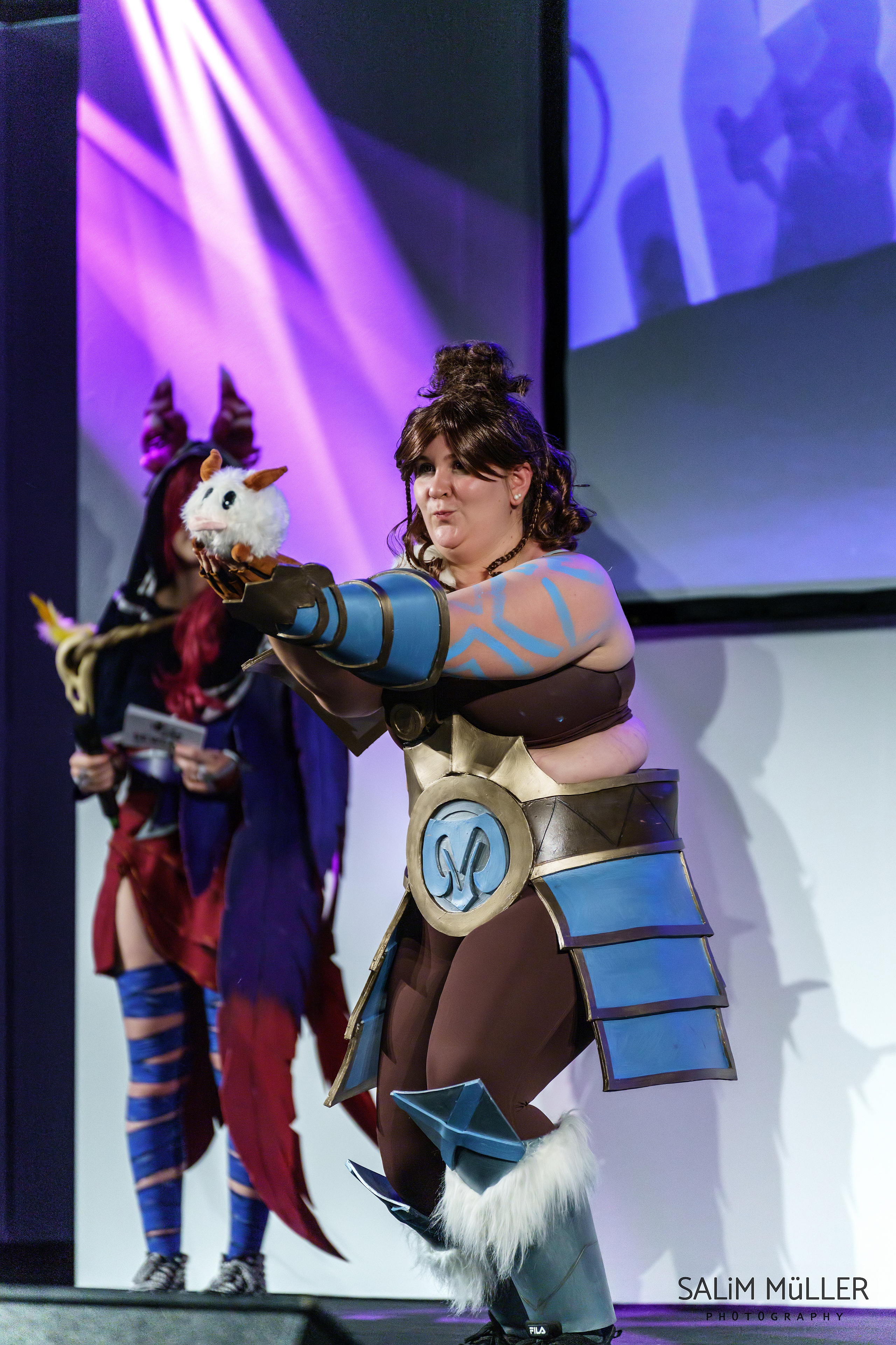 Gamescom 2022 - Day 1 - Sewcase LoL Cosplay Catwalk - 029