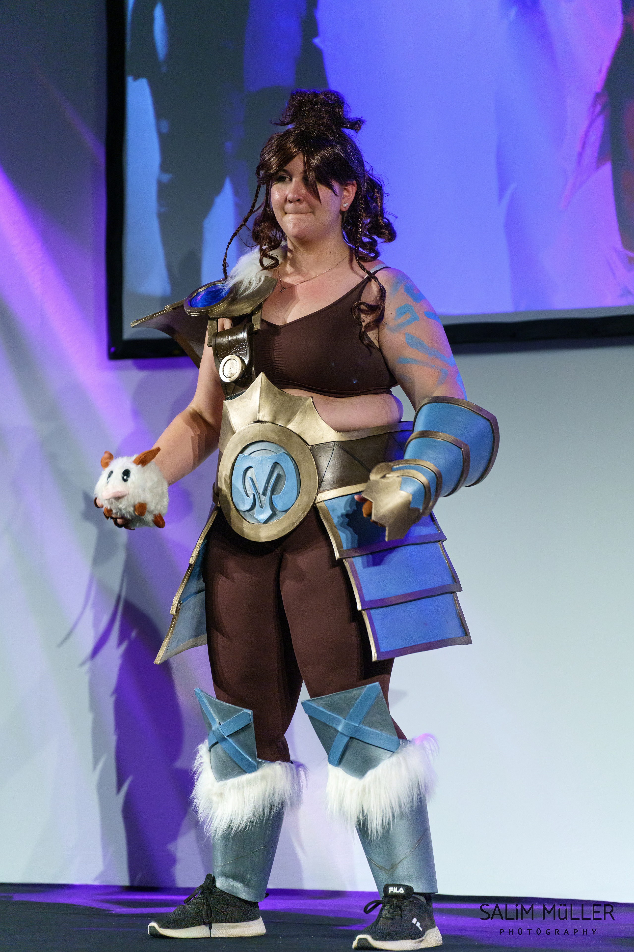 Gamescom 2022 - Day 1 - Sewcase LoL Cosplay Catwalk - 030