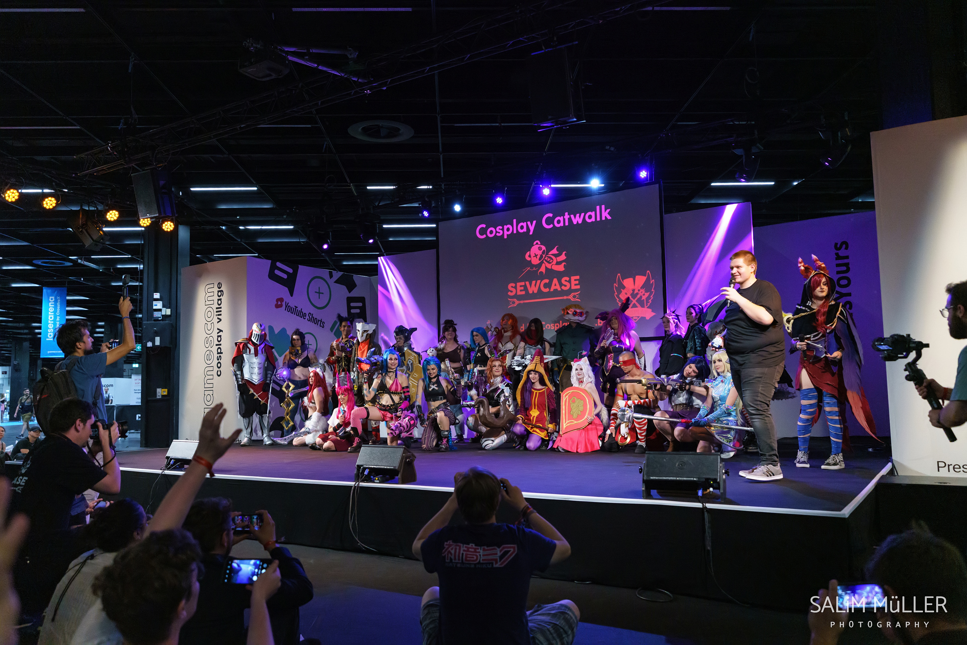 Gamescom 2022 - Day 1 - Sewcase LoL Cosplay Catwalk - 119