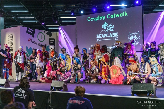 Gamescom 2022 - Day 1 - Sewcase LoL Cosplay Catwalk - 128