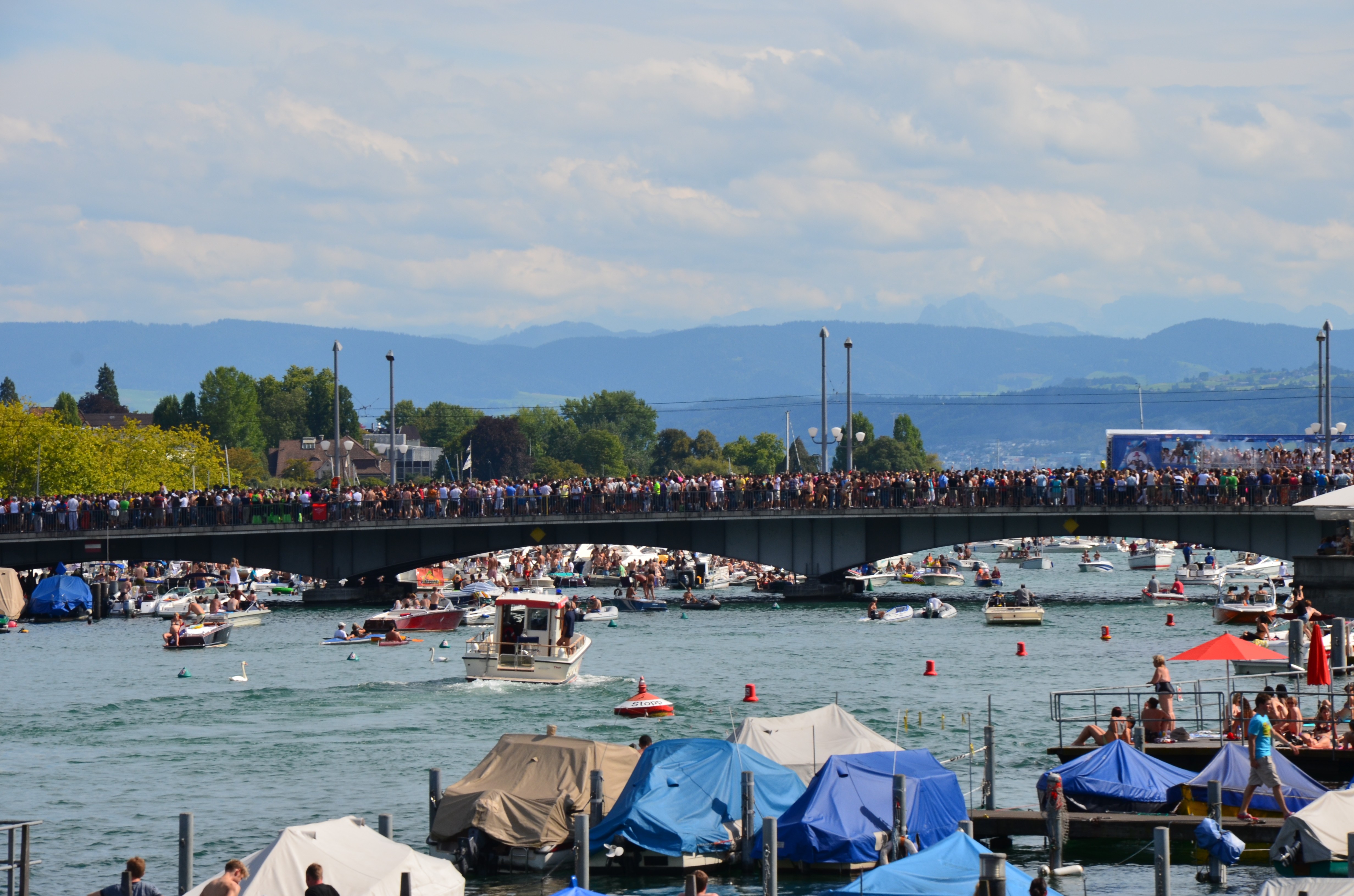 2011-08-13 - Street Parade 2011 - 002