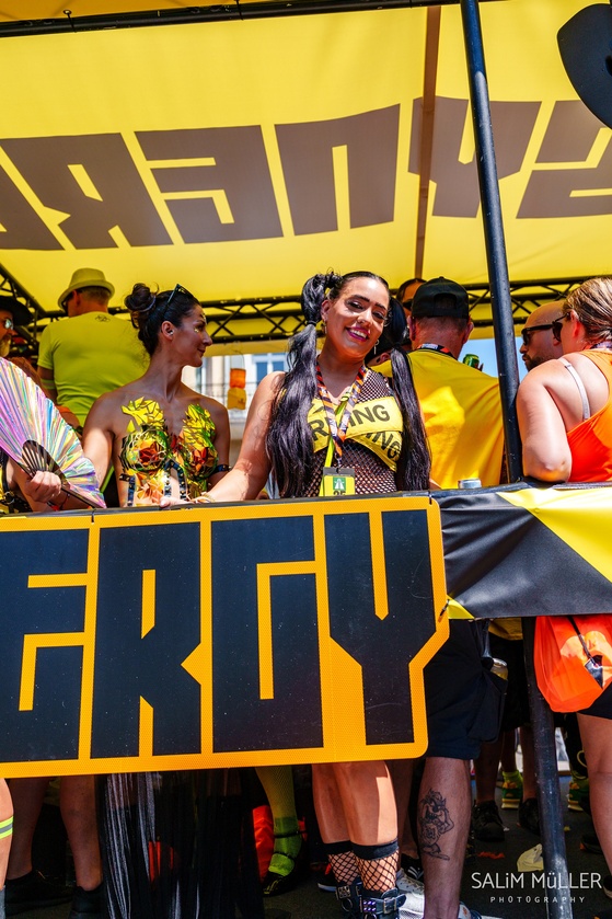 Street Parade 2025 - SYNERGY Love Mobile 2025 - Portraits, Gruppenfotos, Selfies - Part 1 - 010