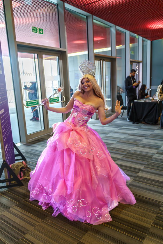 MCM London October 2025 - Cosplay Portraits (barnis_yoshi_artwork) - 014