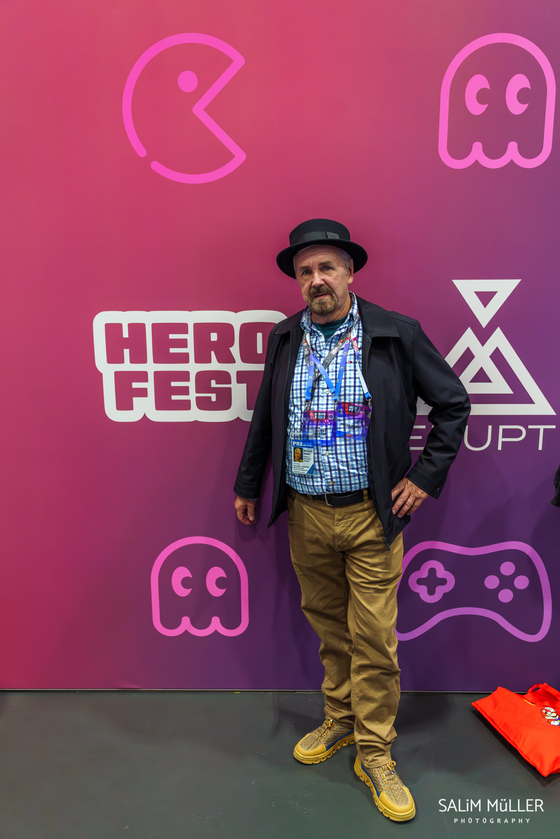 HeroFest 2025 - Friends and Selfies - 002
