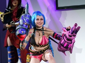 Gamescom 2022 - Day 1 - Sewcase LoL Cosplay Catwalk - 011