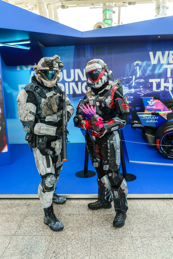 MCM London October 2025 - Cosplay Portraits (barnis_yoshi_artwork) - 002