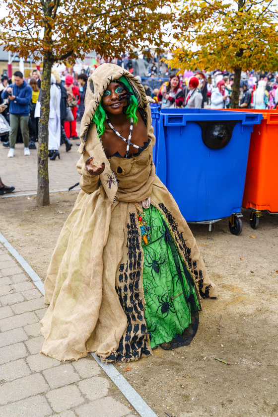 MCM London October 2025 - Cosplay Portraits (barnis_yoshi_artwork) - 046