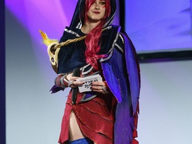 Gamescom 2022 - Day 1 - Sewcase LoL Cosplay Catwalk - 003