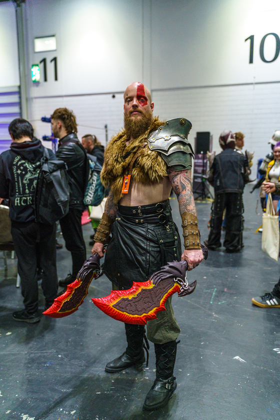 MCM London October 2025 - Cosplay Portraits (barnis_yoshi_artwork) - 009