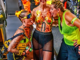 Street Parade 2025 - SYNERGY Love Mobile 2025 - Portraits, Gruppenfotos, Selfies - Part 1 - 016